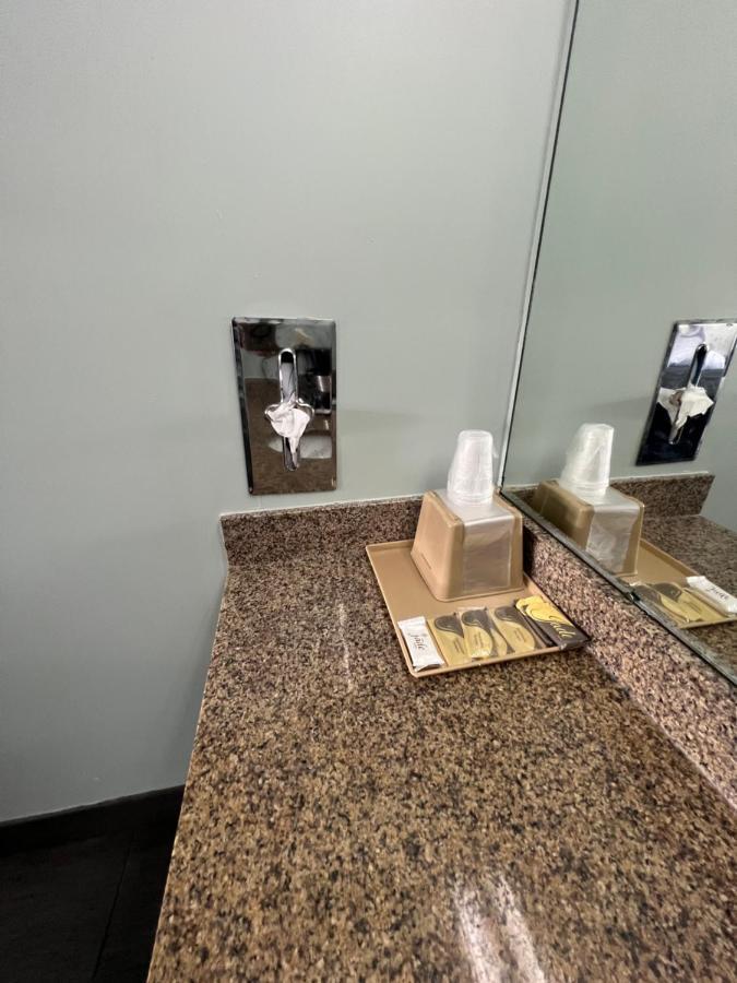 Pelham Executive Inn מראה חיצוני תמונה